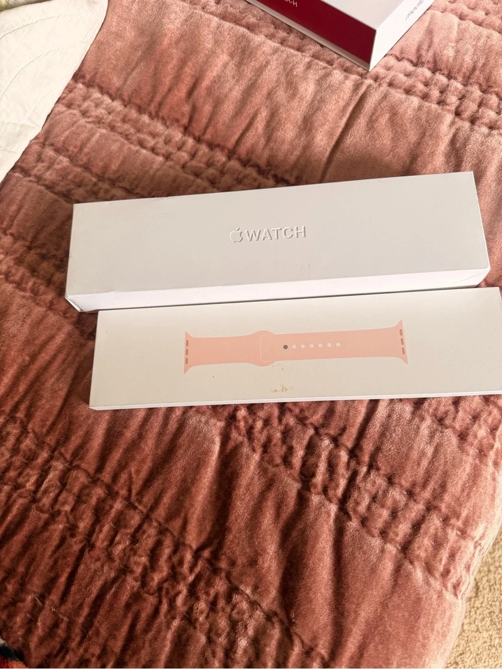Apple iWatch Series 6 - Gold Aluminum Case - Pink Sports Band 40mm